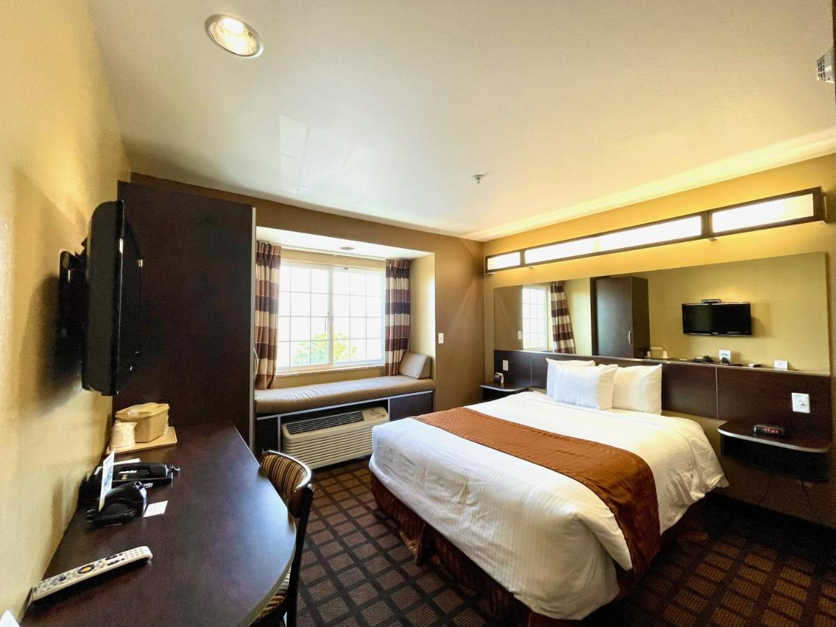 Hotel Microtel & By Wyndham